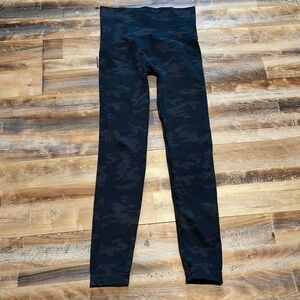 SPANX camo leggings size small petite